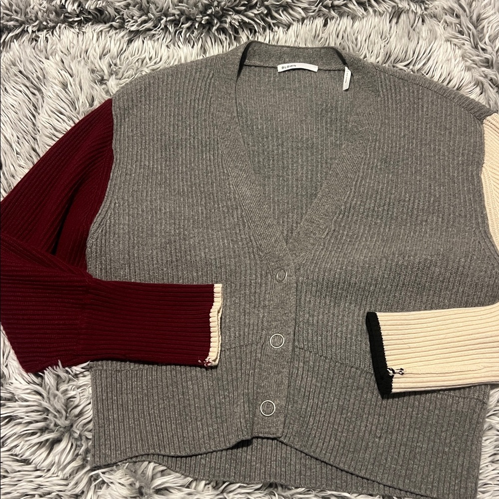 BLDWN V-Neck Cardigan size Small